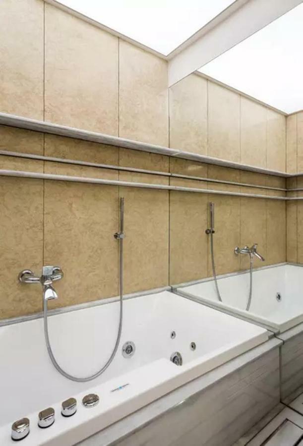 Acropolis Suites - Where Else In Athens? Buitenkant foto