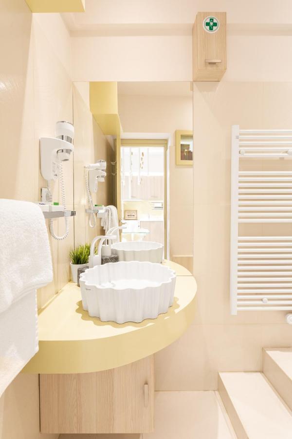 Acropolis Suites - Where Else In Athens? Buitenkant foto